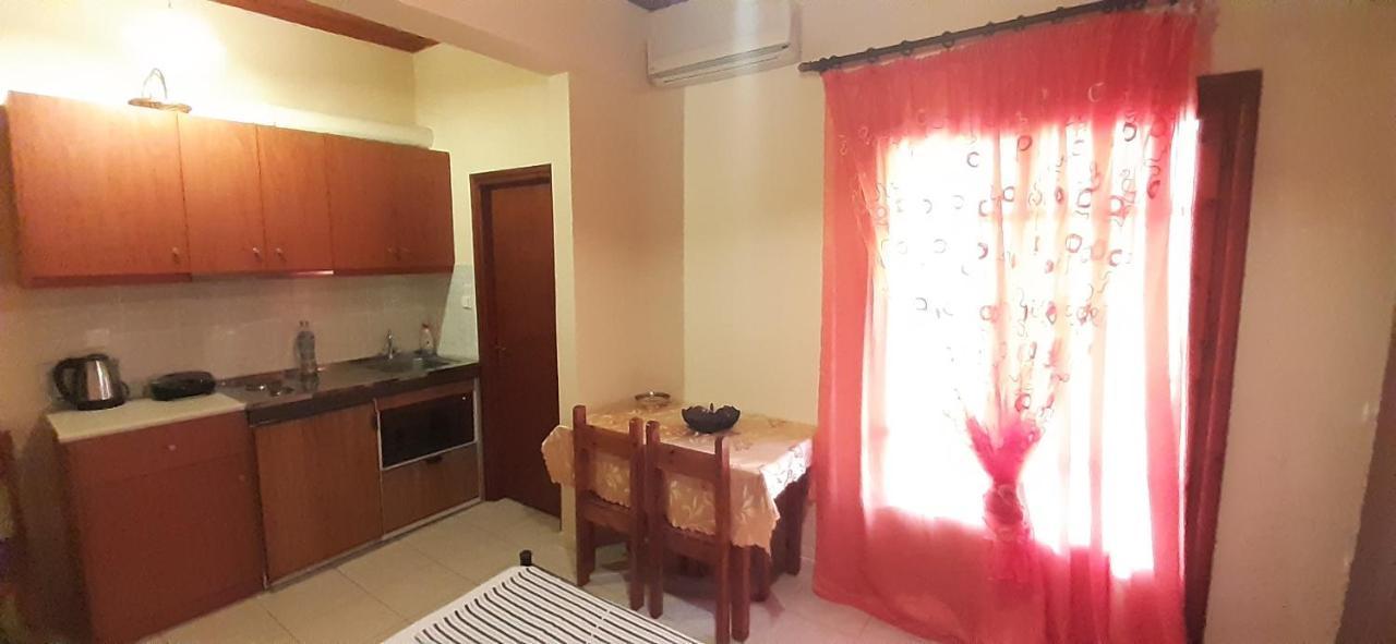 Toulatos Pantelis Apartman Puláta Kültér fotó