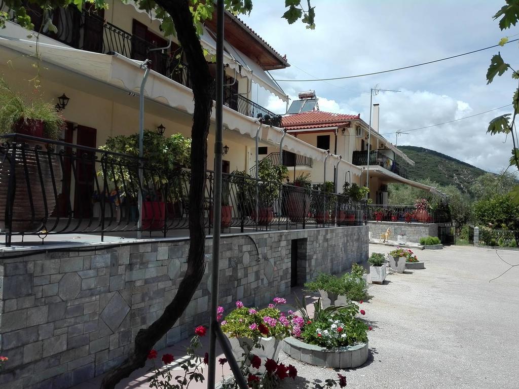 Toulatos Pantelis Apartman Puláta Kültér fotó