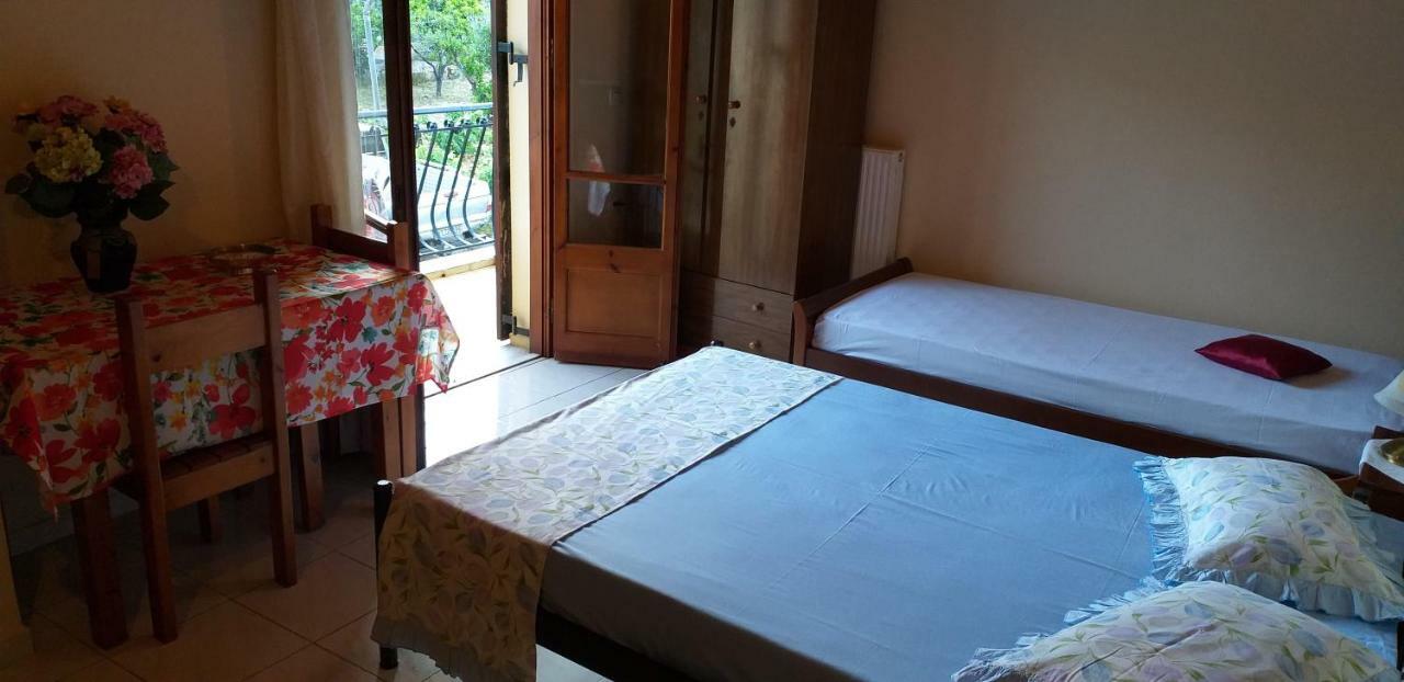 Toulatos Pantelis Apartman Puláta Kültér fotó